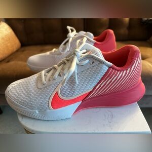Nike Women's Tennis Vapor Pro Sneakers size 9